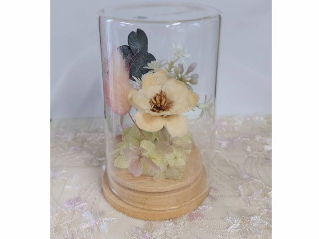 プリザーブドフラワーなので枯れる心配がありません。