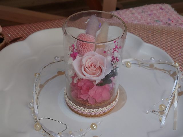 〜お客様作品〜                追加料金でプリザーブドフラワーのバラも追加可能(330円〜)です。バラを入れることで更に華やかに!!