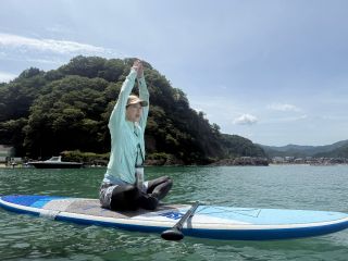 SUPの上で、姿勢と呼吸を整えます