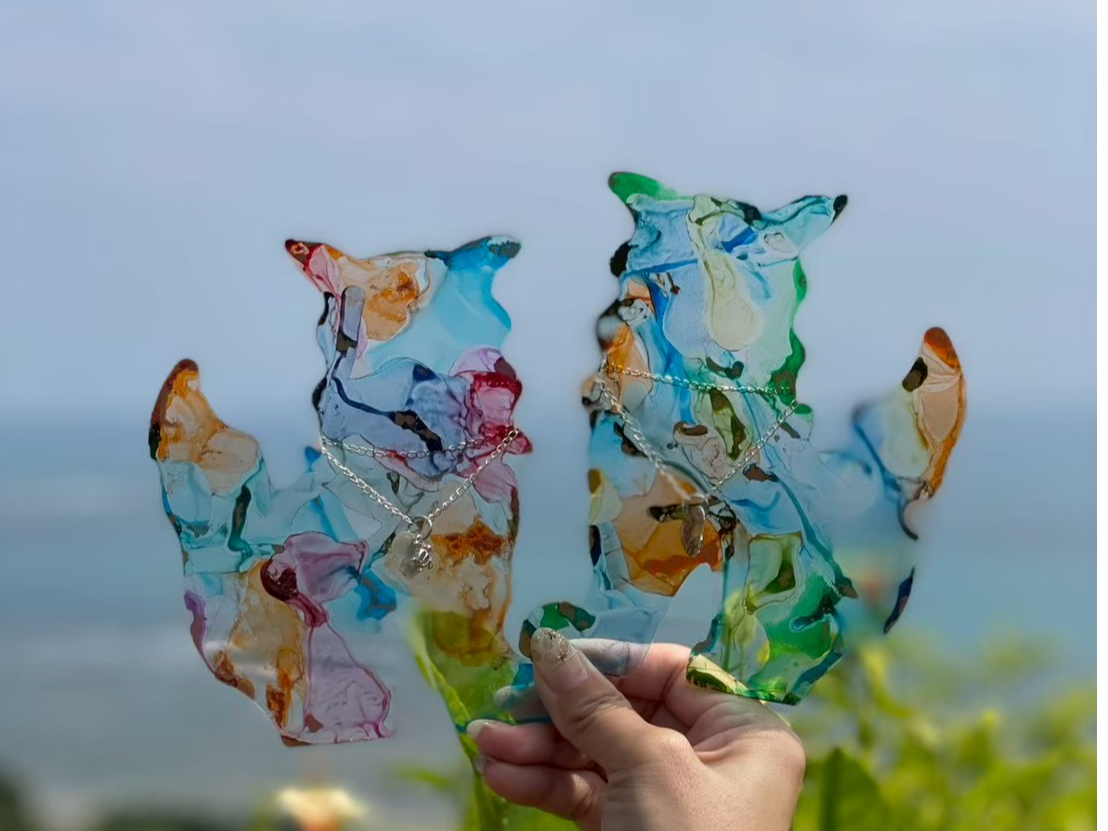 �A���R�[���C���N�𐂂炵�A��������ōL����͗l�����������A�[�g�ł��I�����f�U�C���͓�x�ƍ��Ȃ��u���E�Ɉ�����́v��i�I��l���ۂ����͋C�ł��������S�[�W���X��