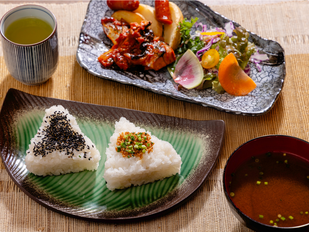 ����t����