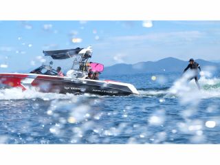 【ウェイクサーフィン体験風景】琵琶湖の水上を駆け爽快な風と湖に癒される体験を♪ウェイクサーフィンはマリンスポーツ初心者にお薦めの体験です!