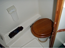 船内にトイレがあります