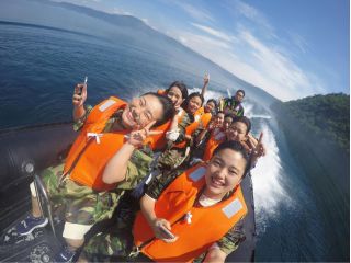 青森県にある世界最大の二重カルデラ湖、特別保護区をクルーズします。雨天時以外は濡れません。