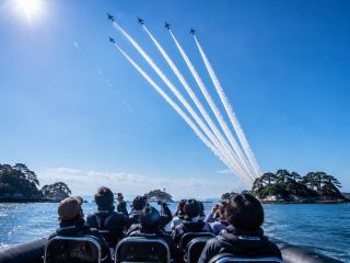 空の主役と、海の主役の競演!