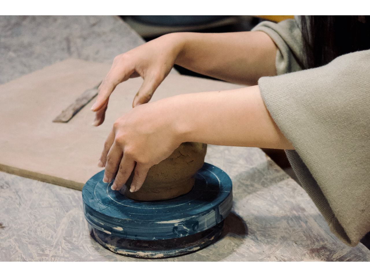 あーでもないこーでもないとずっと触っていれるてびねり体験。所要時間2時間。