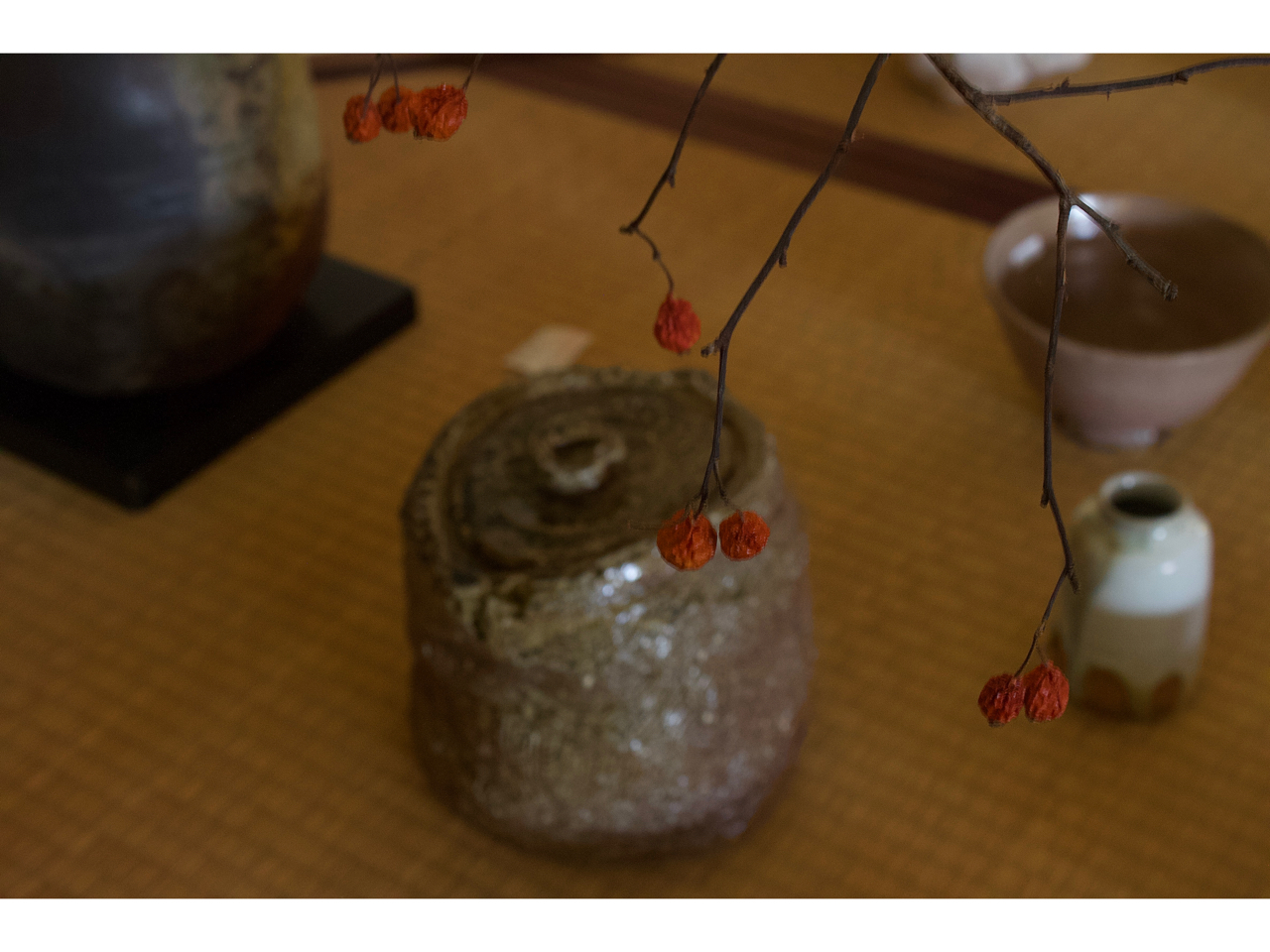 野の花と茶器。花入つくりも人気です。