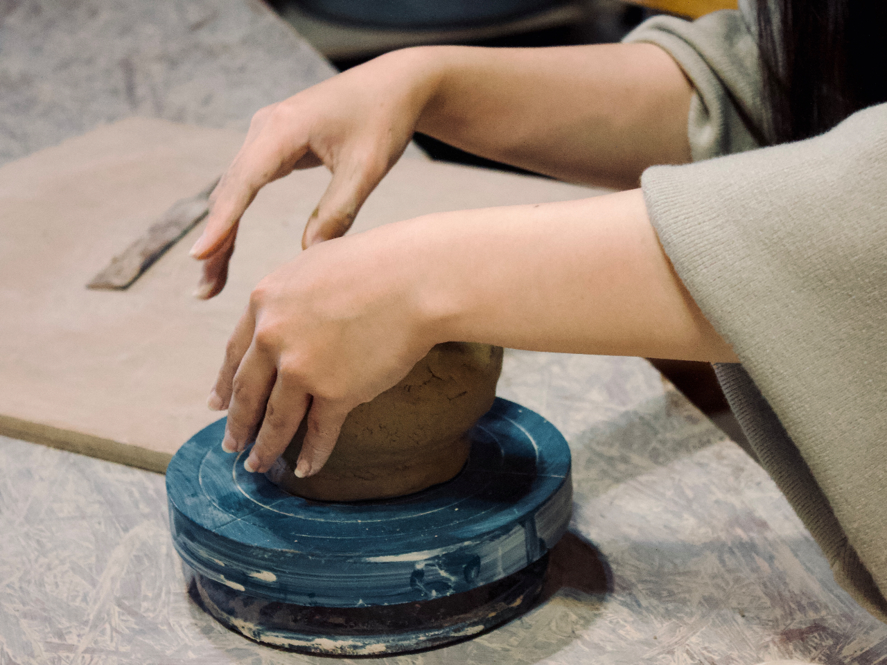 あーでもないこうでもないとずっと触っていれるてびねり体験。所要時間2時間。