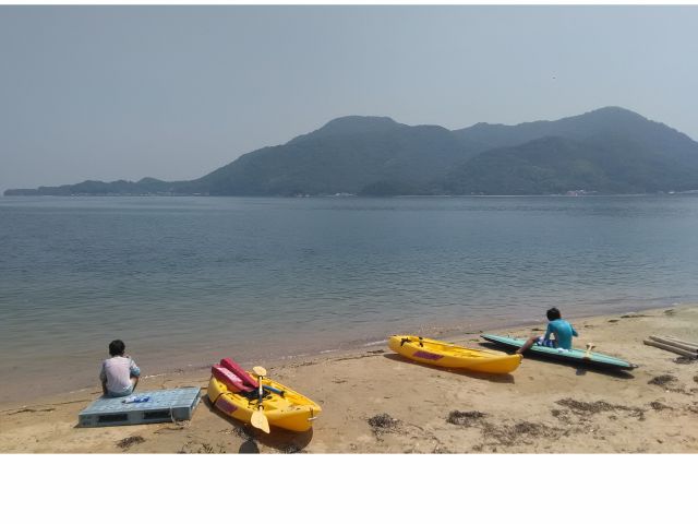 体験場所の砂浜と湾です。
