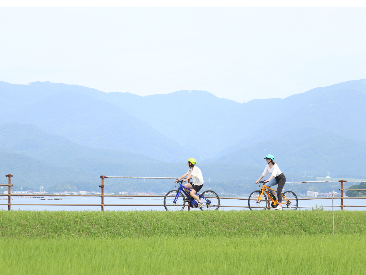 【佐渡レンタサイクル3時間】トキの島・佐渡の湖を一周。カキ棚の風景と静かな湖畔を...