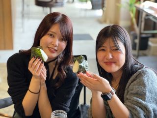 お好きなお惣菜と一緒におにぎりを食べましょう♪