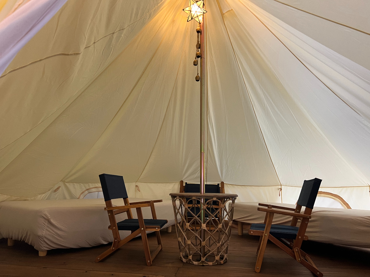 屋根付きのプライベート空間でグランピングとBBQ