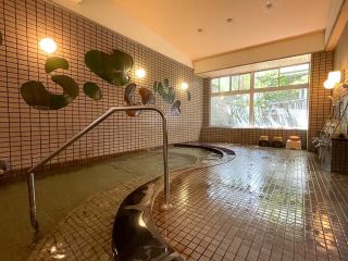 大浴場(男性)/開湯1300年の歴史ある粟津温泉の100%天然温泉をお楽しみください。