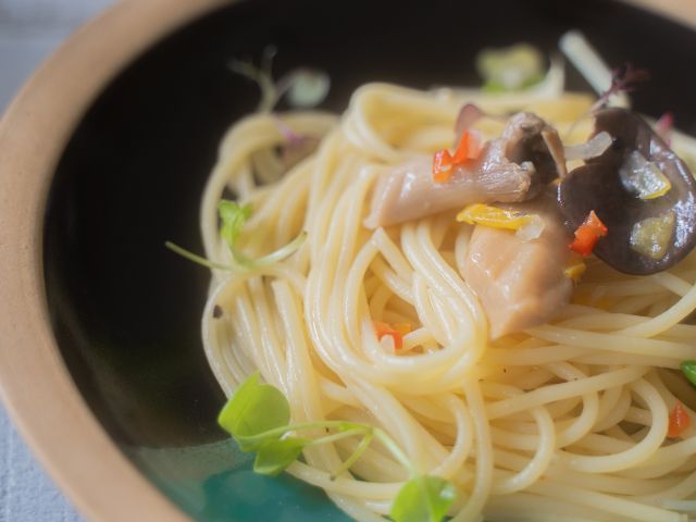 鮮度は料理の全てに通じる物と考えます。「そだててみま専科」で育てたエリンギィは究極の鮮度!プリップリの食感を楽しめます。