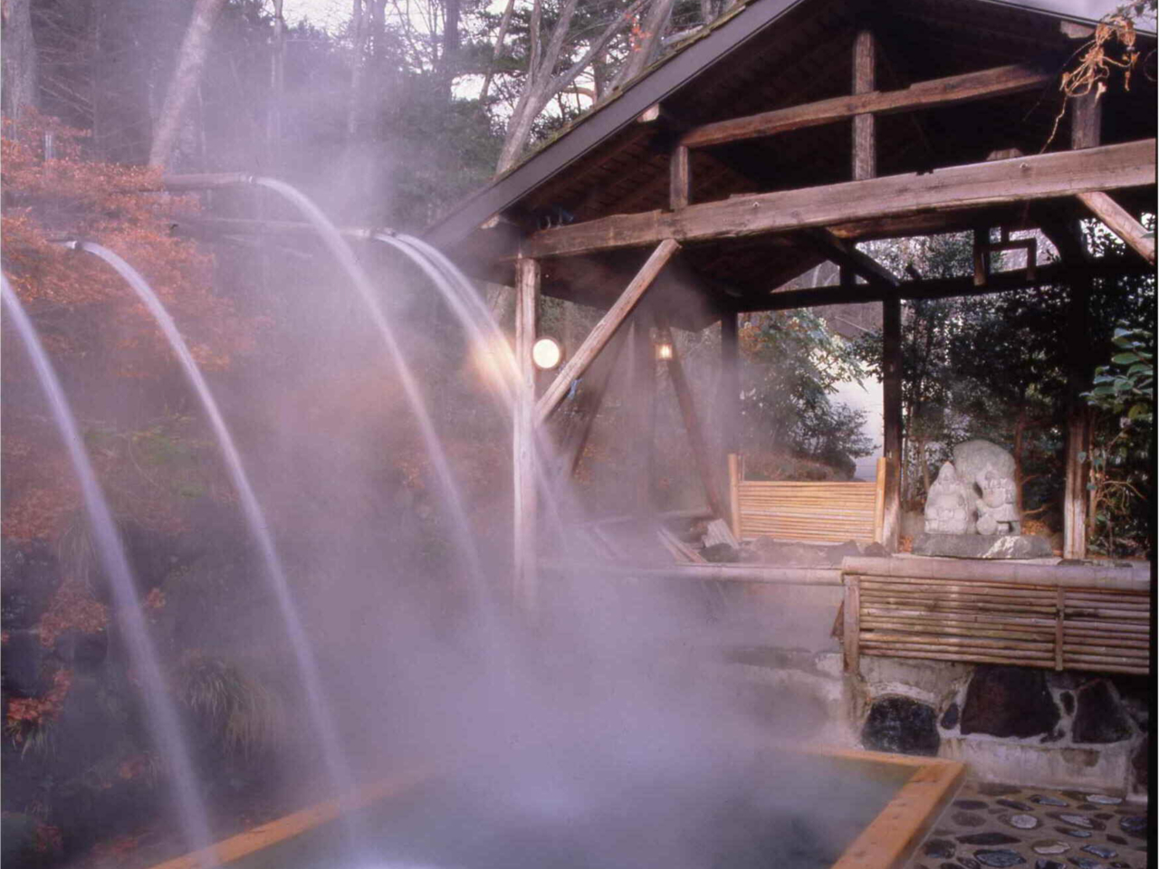 大滝の湯(4mの落差)