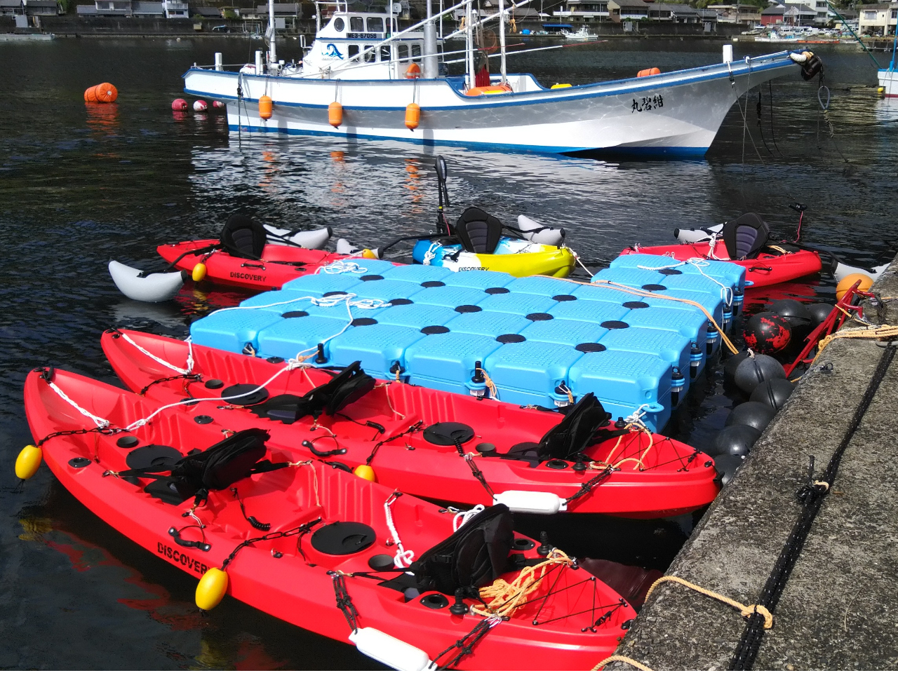 乗艇場所♪ フロート桟橋から乗艇なので足元濡れませんよ〜