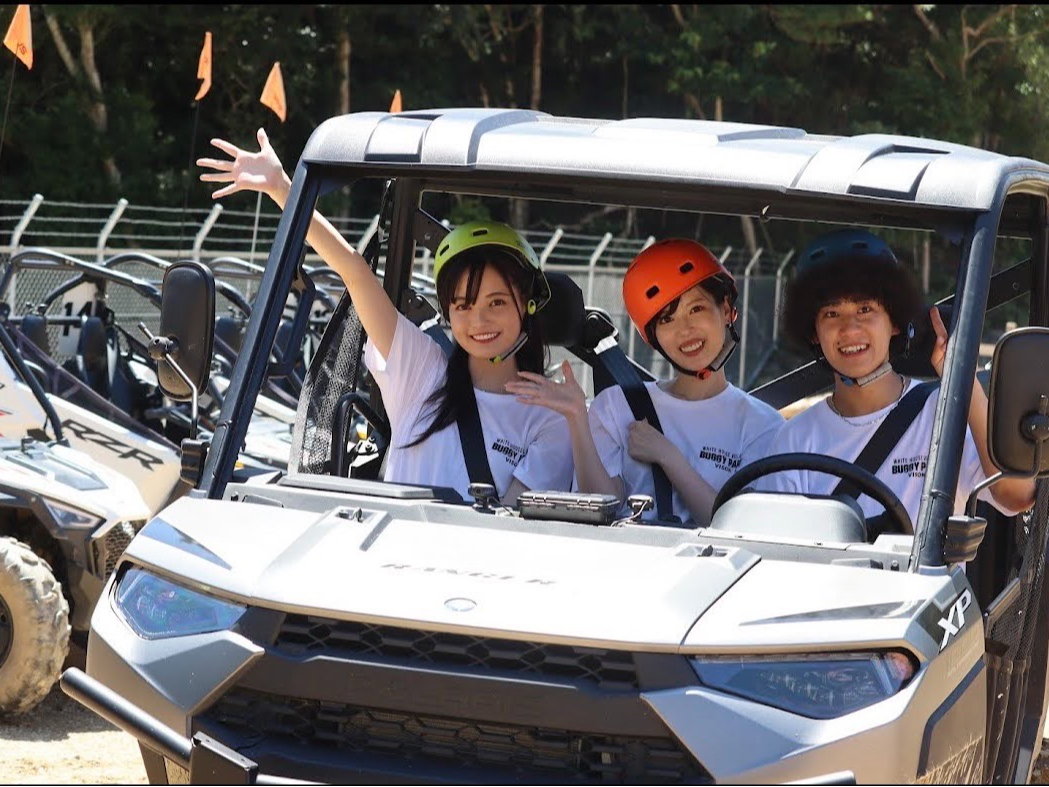 3名同時ご乗車が出来て3名の中で運転交代可能!2名はドライバーとして参加が出来ます。