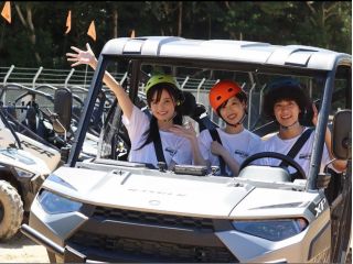 3名同時ご乗車が出来て3名の中で運転交代可能!2名はドライバーとして参加が出来ます。