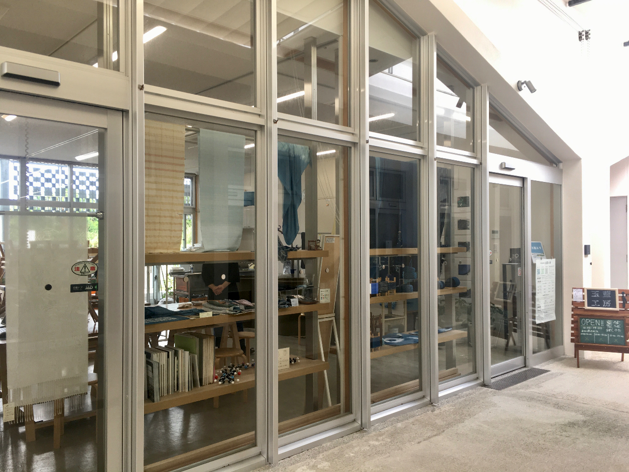 H[OςłBEChEɂ͐DiƏiWĂ܂B