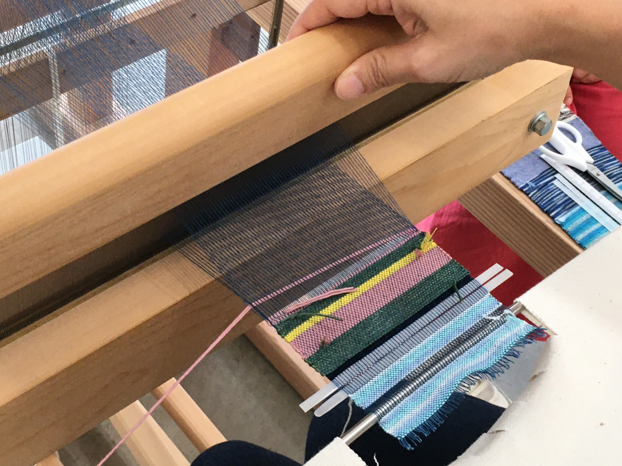 沖縄で利用されている織機でコースター織の体験ができます!
