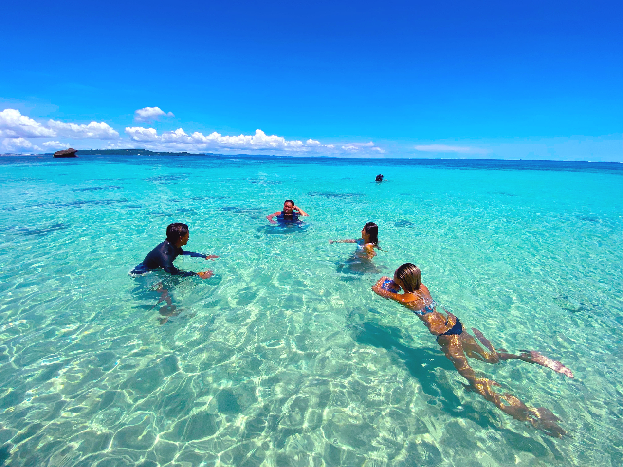 津堅島開催／2時間】BBQ＆ハリケーンボートをセットで楽しむプラン