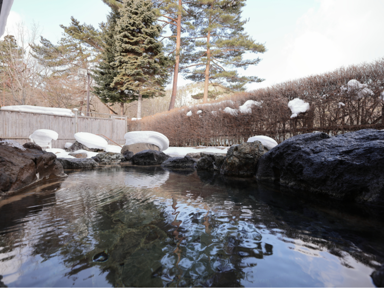 露天風呂は1月4日〜冬季間はお休みとなります。