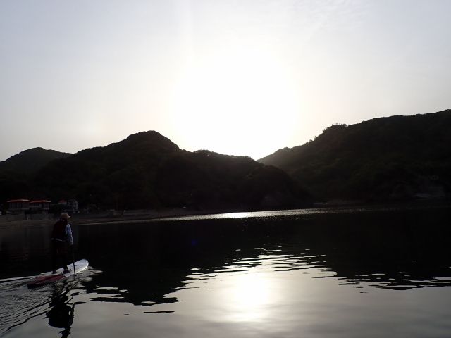 朝日に向かって、さぁ出発!!