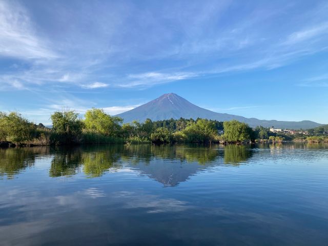 湖面が穏やかになりやすい早朝はおススメです♪ 携帯で写真が撮りたいときは首からぶら下げる防水ケースを準備してくださいね♪