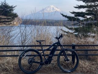 マウンテンバイク(e-bike)電動アシスト付きなので楽ちん