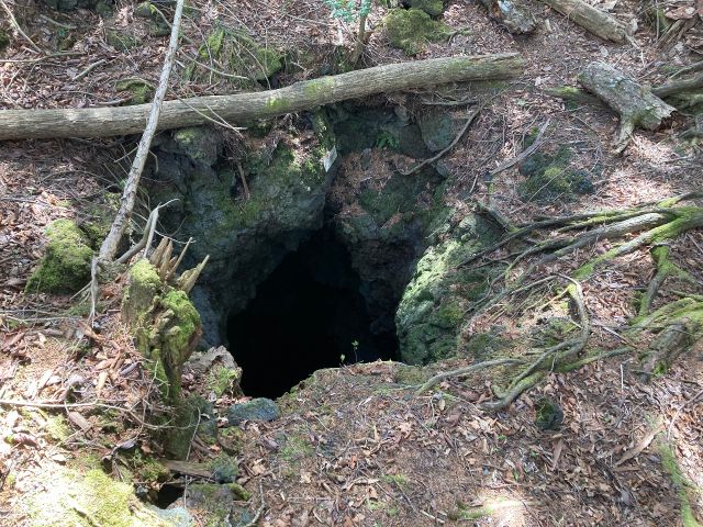 溶岩洞窟も沢山あります