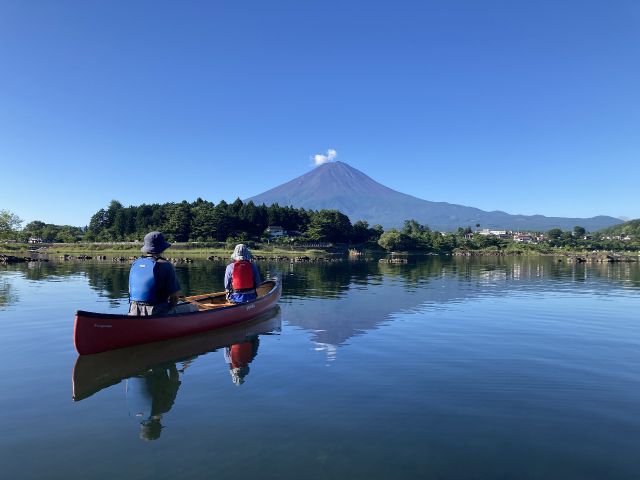 湖面が穏やかな時は逆さ富士がみれることも☆
