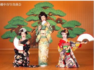 毎週土曜日、あきた文化産業施設松下にて、お昼の部、昼下がりの部の一日二回公演を実施しております。