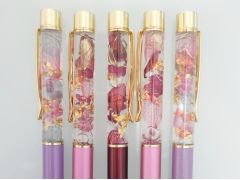 お花を詰め込み、幻想的な美しさ