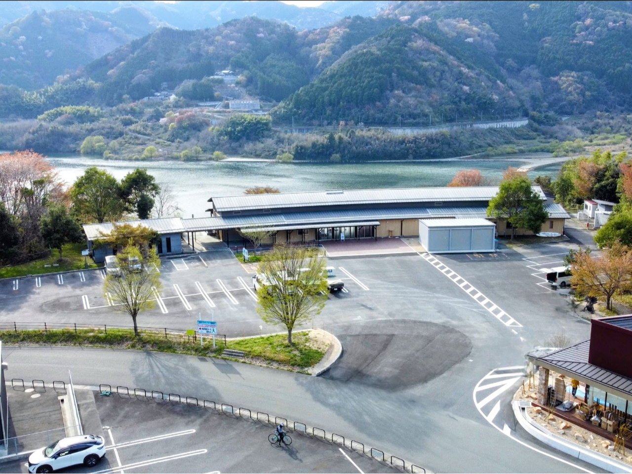 みずの郷奥津湖 ビジターセンター