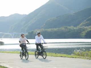 大自然の中を走って癒されてください!