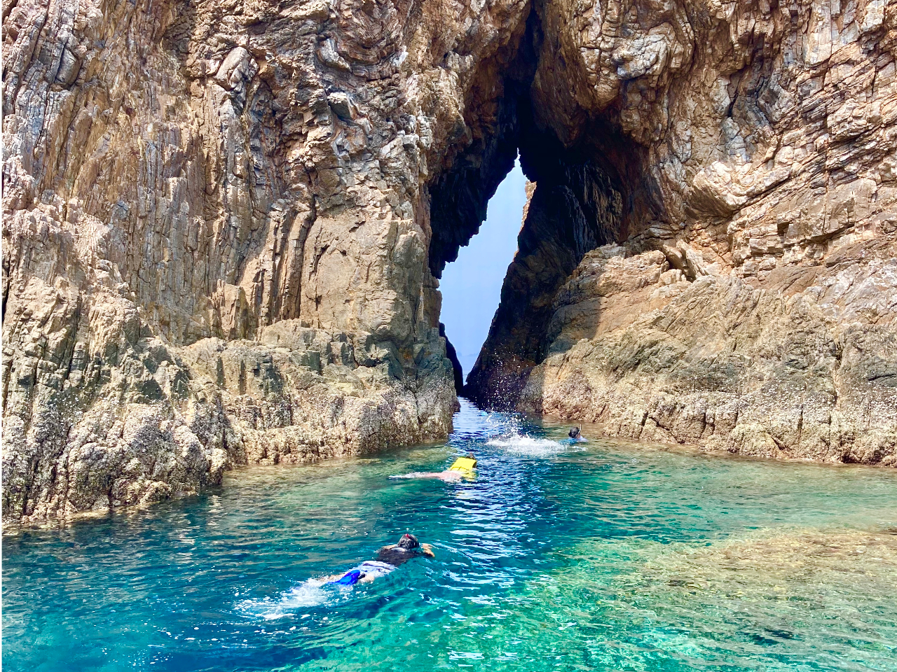 青の洞窟など、極上の加計呂麻島をコンパクトに体験できる最短のプラン♪
通常2~3組様で、小さなお子様からご年配のお客様まで、お一人お一人に合わせてプランニングします。
加計呂麻島発着◎(料金は変更)