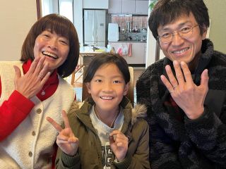 福岡・糸島の工房でペンダントトップを手作り