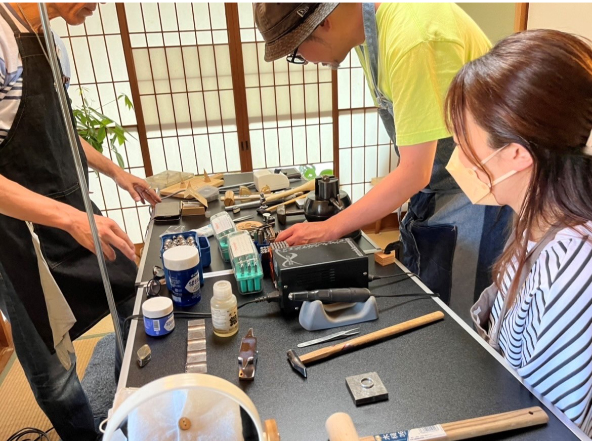 �����̎v���o���`�ɁA����W���G���[�̌�