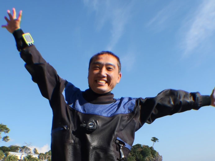 ガイド担当佐藤です。伊豆高原の海を潜って20年以上!初心者対応のスペシャリスト。イントラ講習もこなすベテランです!