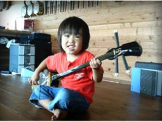 三味線体験とシマ唄体験ができます。奄美の文化のシマ唄、三味線に触れてみたい方はぜひご体験ください!