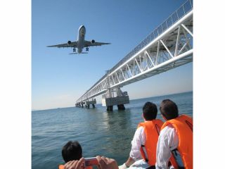 関西空港がすぐそばなので、船上からこんな瞬間が見られるかもしれません♪