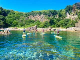 透明度抜群で島内屈指の海水浴場でもある達者海岸で全力SUPを体験♪