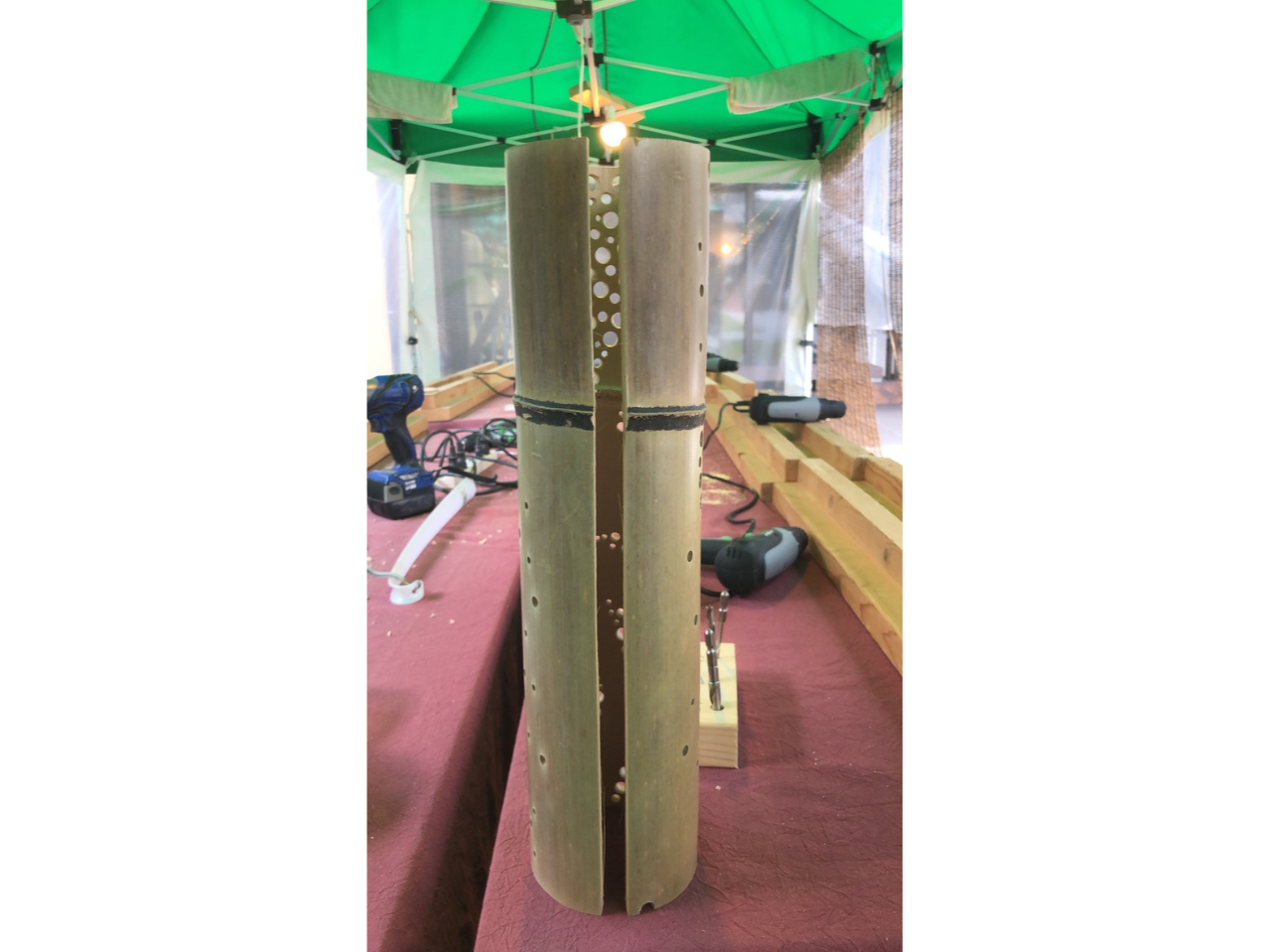 ひび割れ防止のため、予め背後を割っておきます。