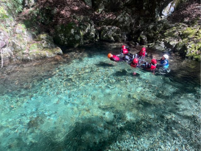 関東随一の清流、大芦川。至るところから湧き出る清らかな水と渓谷の美しさにきっと誰もが魅了されるはずです。