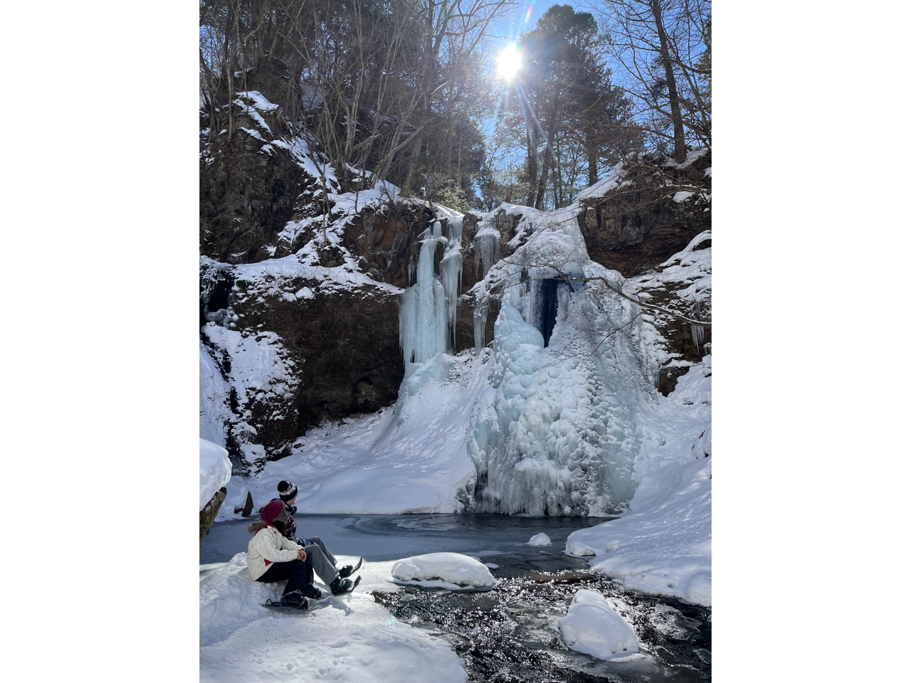 冬の湖 閉ざされたICE WORLD へ 幻の滝 黒滝スノーシュートレッキング