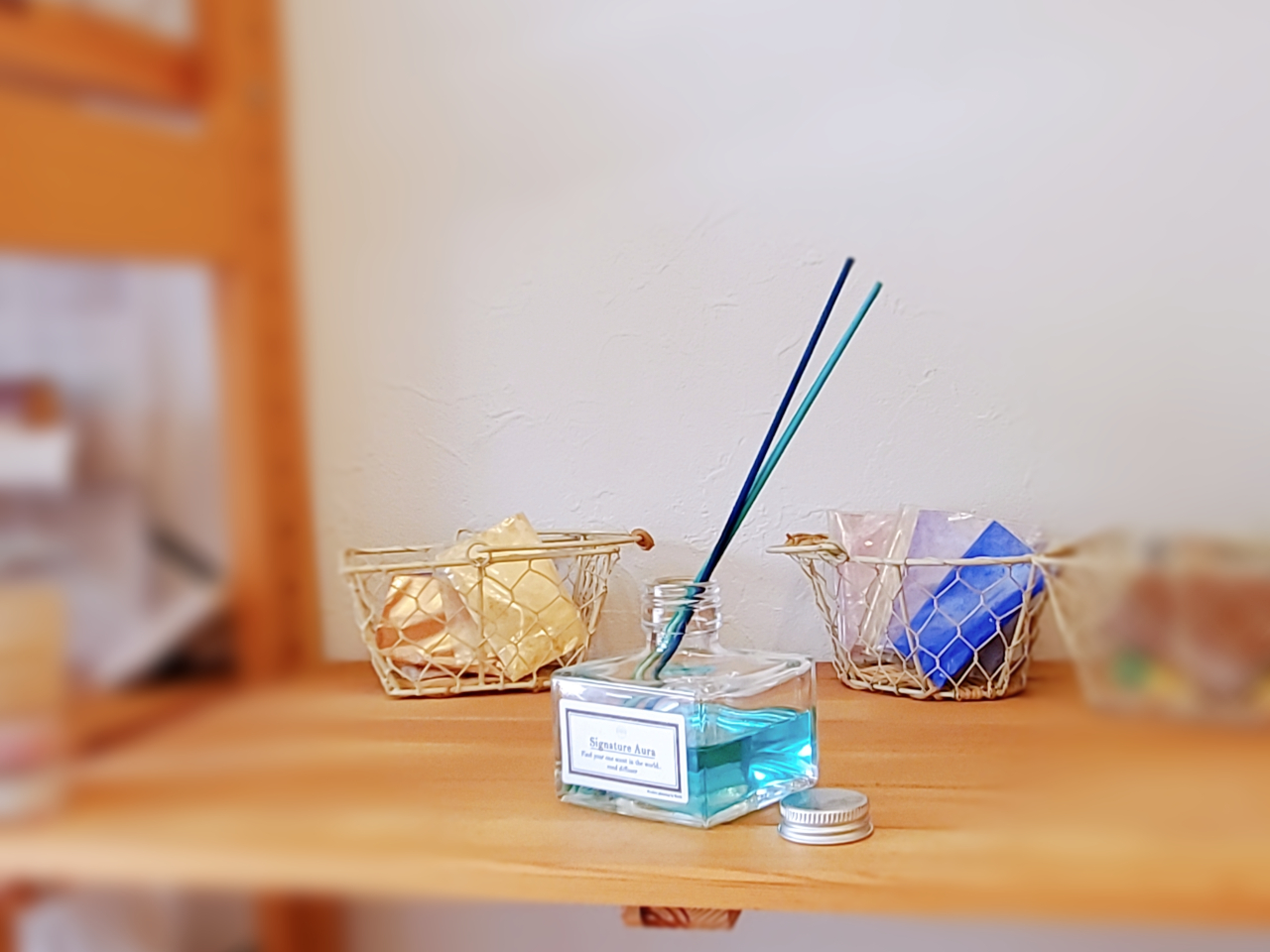 液体にカラー付けできるリードスティックもご用意♪推しカラー&香りのイメージで作成されるお客さまも多くいらっしゃいますよ♪