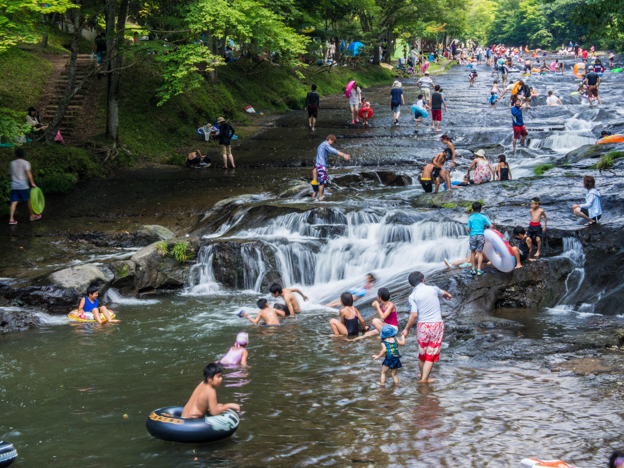 Lv̘e𗬂FyJBꖇ𗬂ꉺ̐𗘗pēVR̃EH[^[XC_y߂܂B