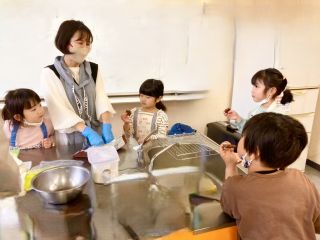 お子さまたちも、一緒に楽しくパン作り