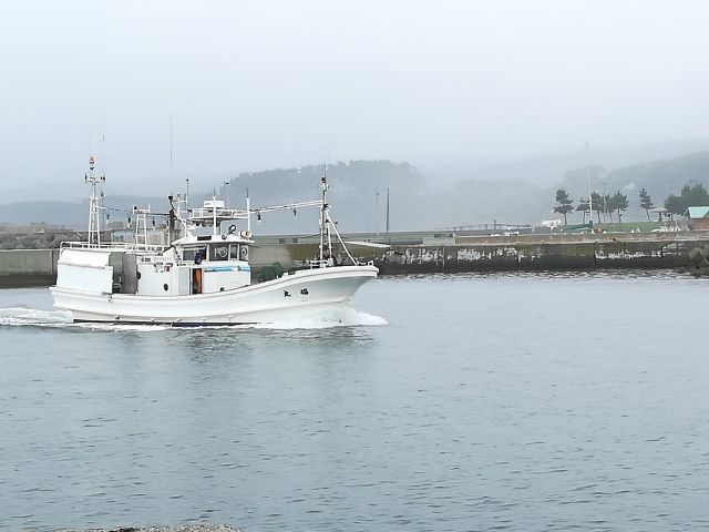運行中の釣り船福丸です