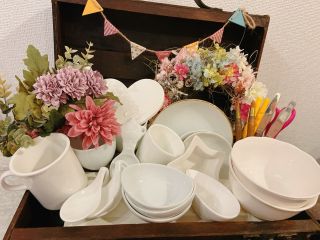 ポーセラーツの土台となる”白磁”です。